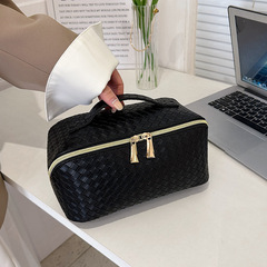 New woven pattern cosmetic bag, high-end, simple, large-capacity cosmetic storage bag, internet celebrity portable flat-lay toiletry bag