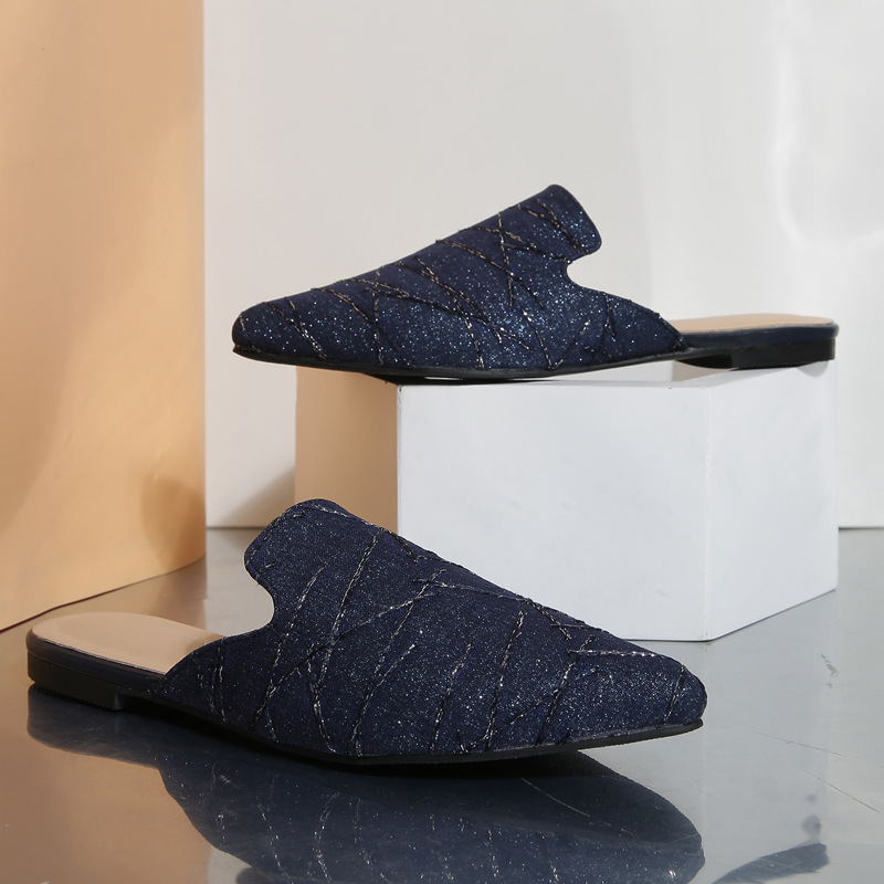 Damsandaler med bullhuvud och halvklackar bär en platt mullersko_voghion.com