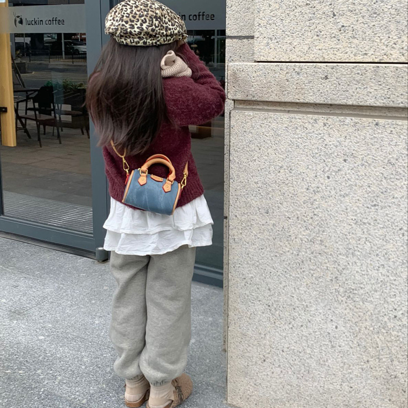 Bolso de niña coreana moda contraste color estilo occidental mini bolsa de tubo de bebé 2025 nuevo bolso de almohada para niños