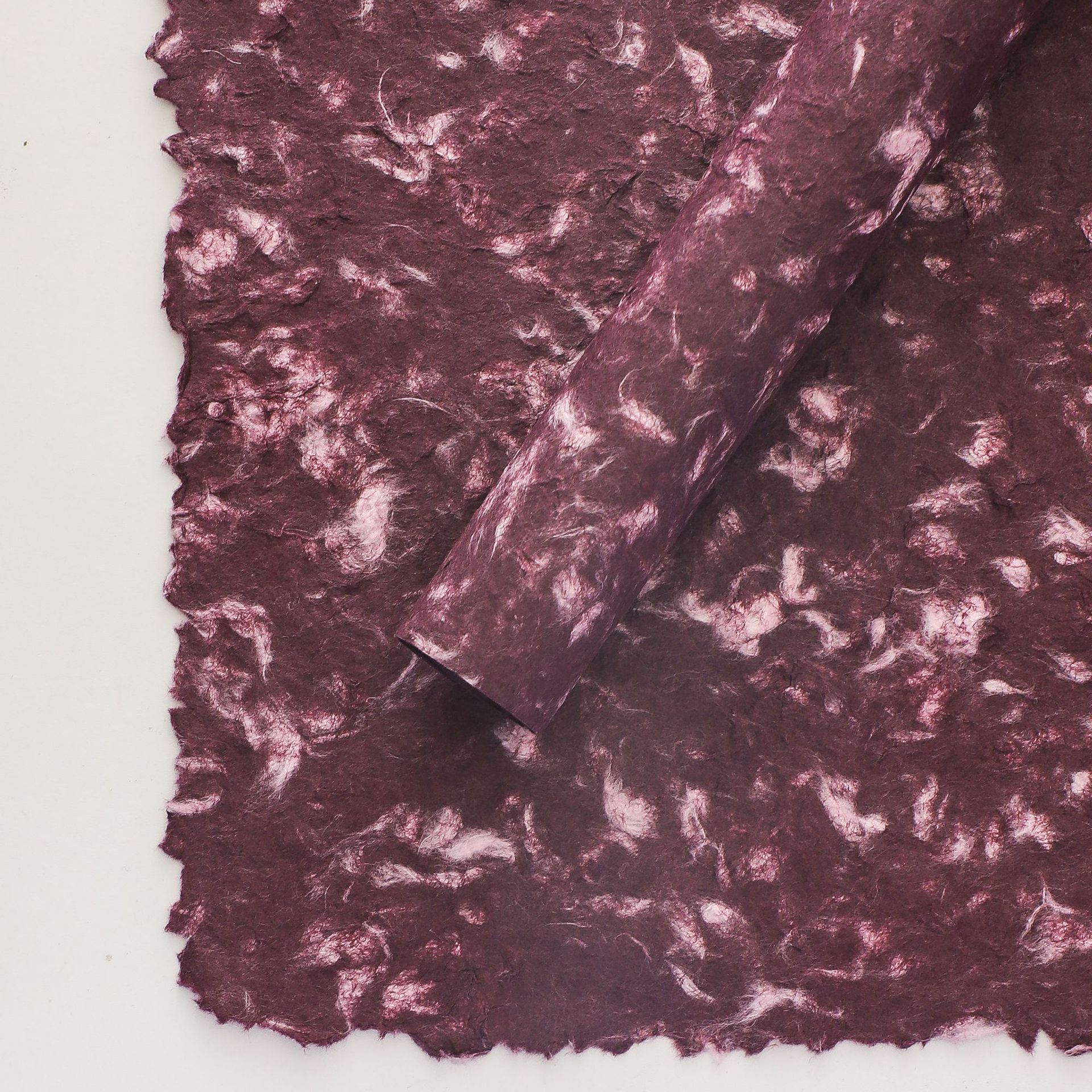 Huaxi día de San Valentín de dos colores mano rasgada Dongba papel retro textura de piedra flor de papel de embalaje floral paquete floral