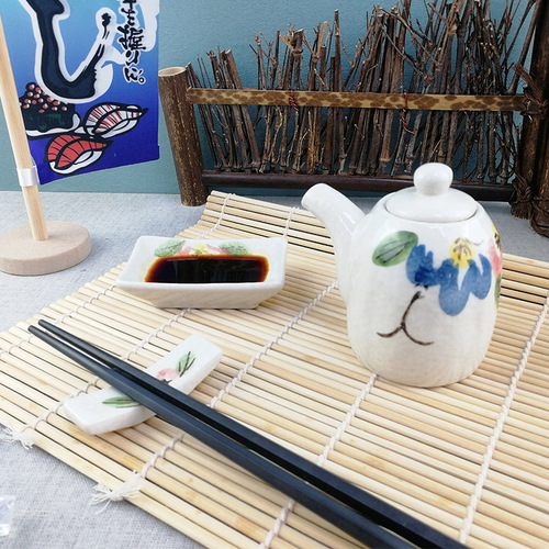Japanese-style soy sauce and vinegar bottles, Japanese cuisine sushi vinegar cruet, soy sauce and condiment pot for home use, ceramic soy sauce bottle for dumplings and seasonings