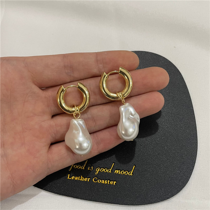Francés retro de acero de titanio hebilla de oreja moda Luz de lujo barroco en forma de perla de acero inoxidable línea gruesa anillo de oreja pendientes de Año Nuevo