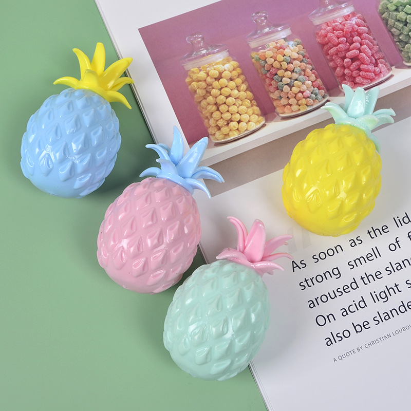 Suministro transfronterizo Nueva simulación de ventilación exótica pequeña piña descompresión ventilación piña pizca Bola de uva ventas directas de la fábrica