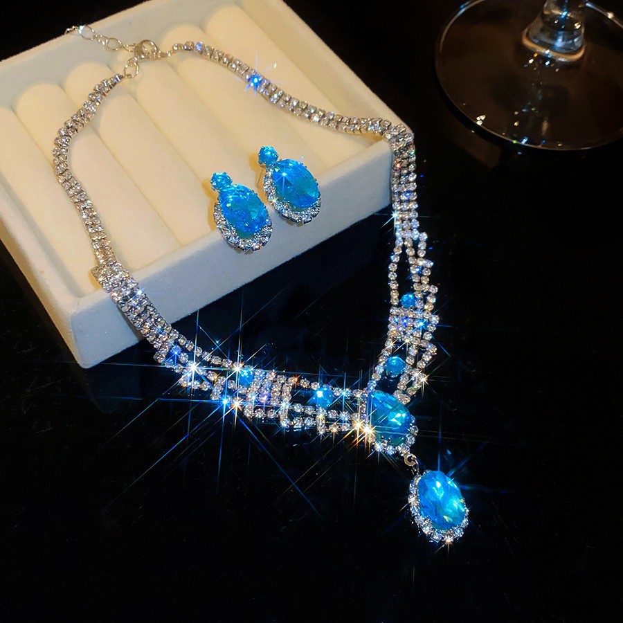Collar de pendientes de diamantes con gotitas de agua transfronterizas europeas y americanas, colgante de moda de lujo ligero, cadena de clavícula, celebridad de Internet, joyería de alta gama, mujer