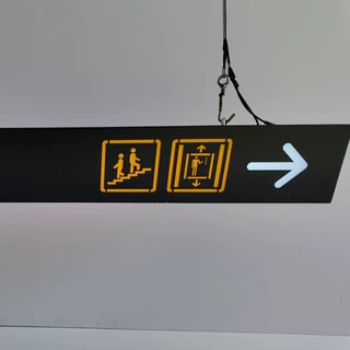 倒三角灯箱
