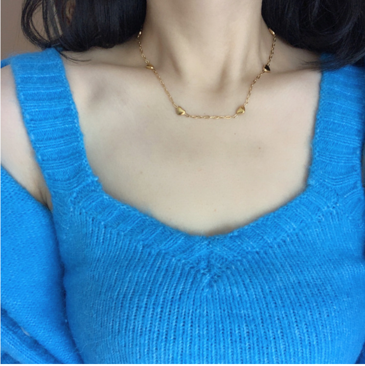 Collier Simple En Acier Au Titane Avec Chaîne De Clavicule Rétro À Sept Cœurs display picture 3