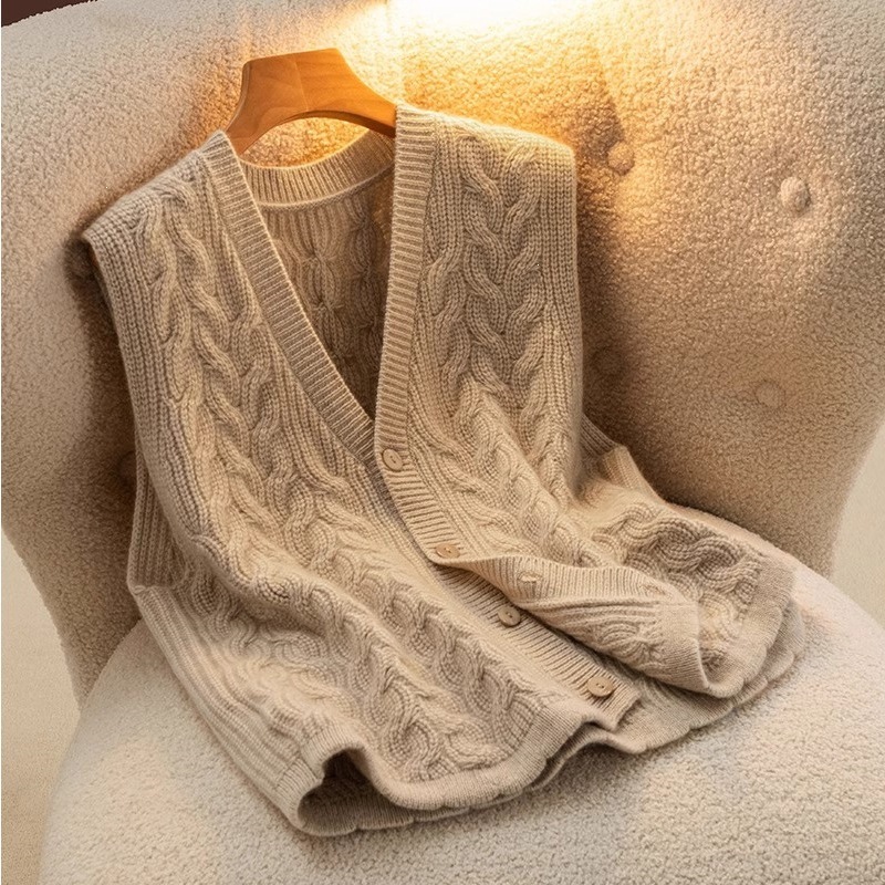 Solid color cable knit cardigan vest for women, autumn and winter, Meridian V-neck sleeveless vest, layered vest, new Chinese style.