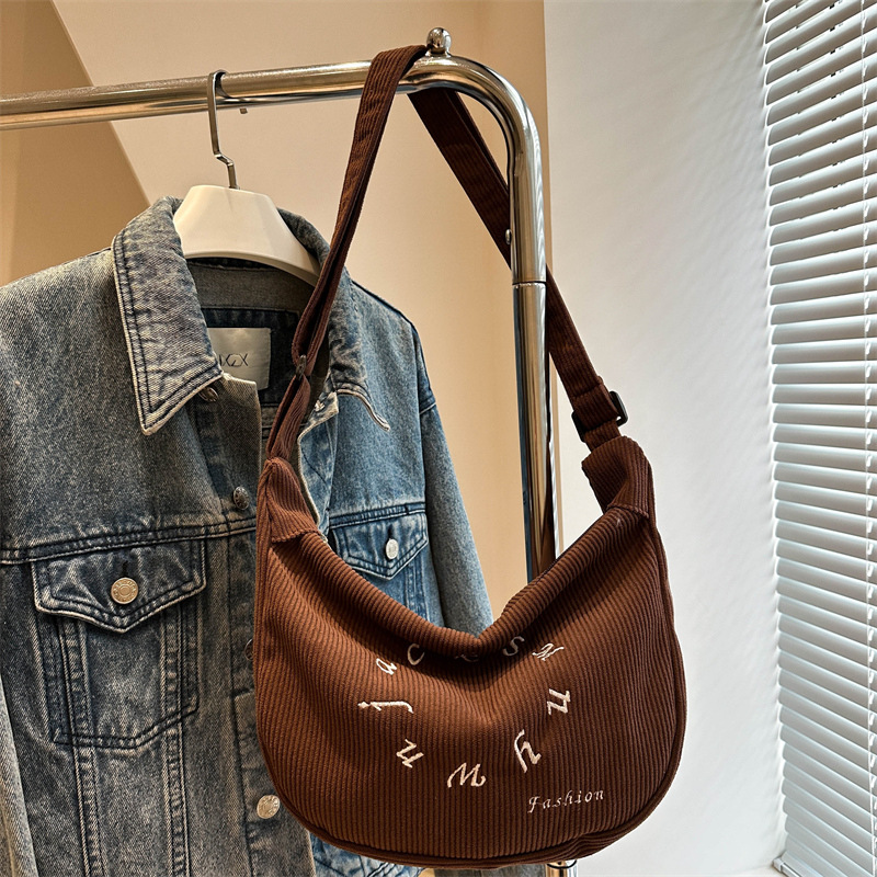 2024 invierno nuevo diseño de nicho, bolso de gran capacidad, bolso de hombro de moda simple, mochila casual simple