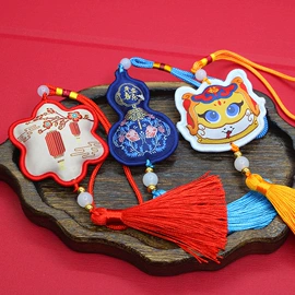 洗唛、商标;布贴;吊粒、吊牌