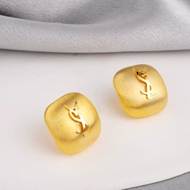 耳钉;耳扣;耳环