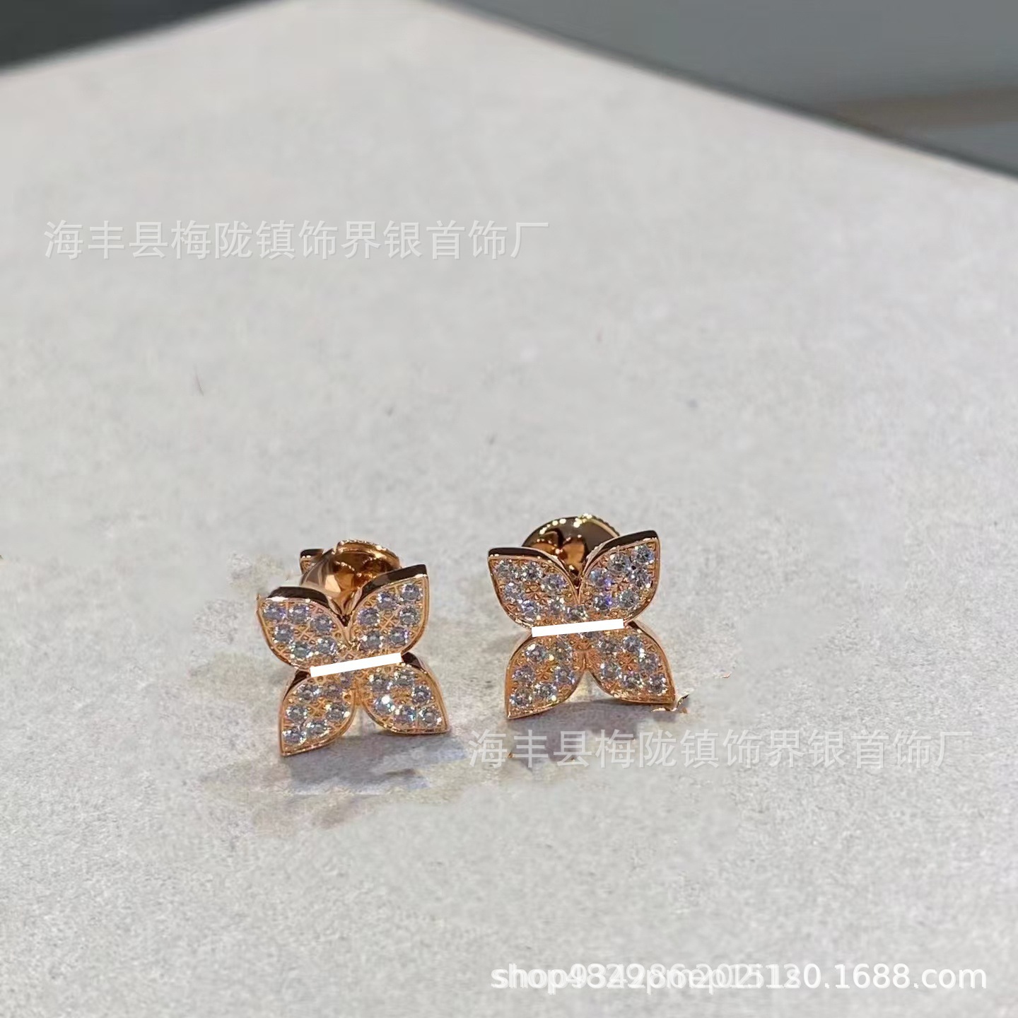 ロバの家四葉草四花五花ブレスレット女性用18Kローズゴールドメッキ軽奢菱形丸型白貝母ネックレスins