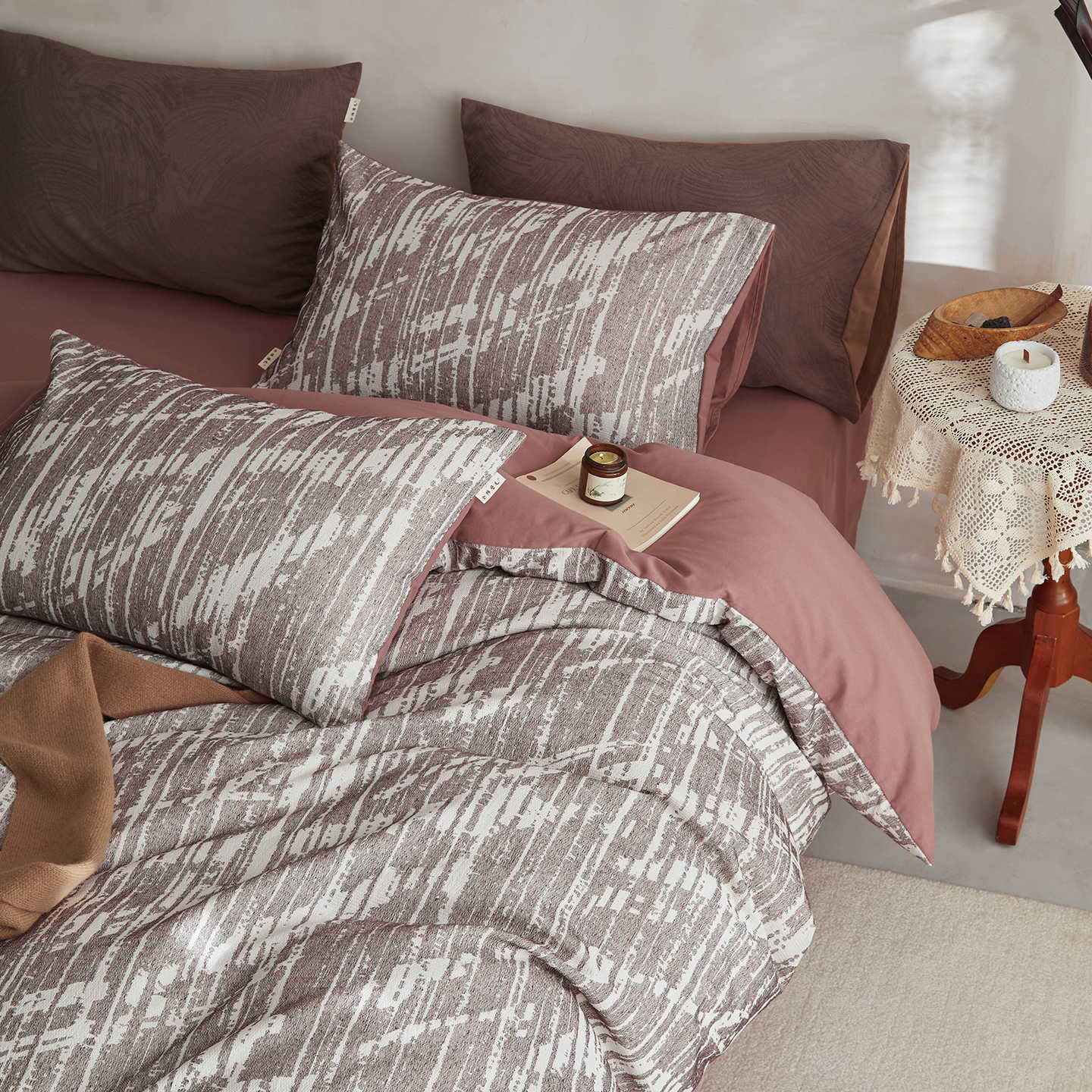 Luz de lujo algodón abrasivo cama de cuatro piezas de algodón puro 2025 nuevo colchón cuatro estaciones cama universal sábanas de tres piezas de conjunto