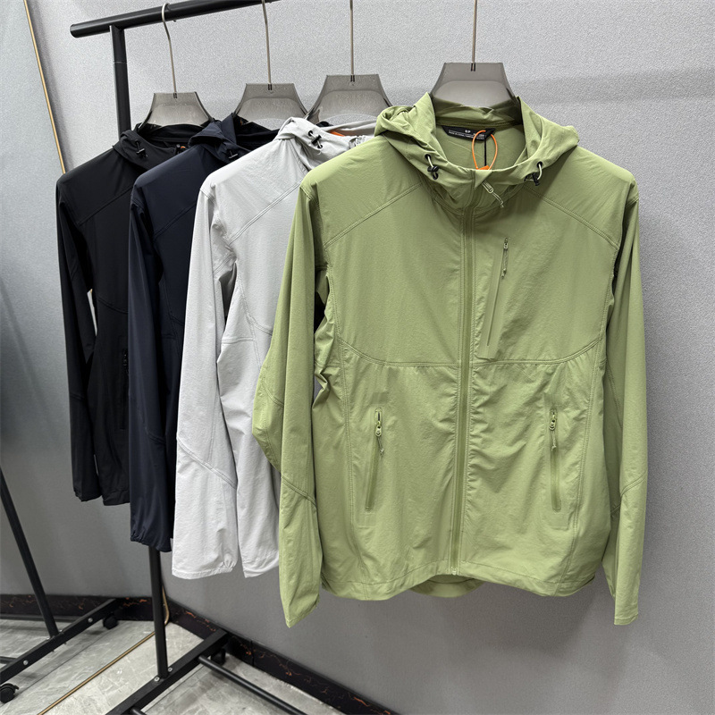 Spring Men's Outdoor Cycling Hooded Lightweight, Breathable and Versatile Water-Repellent Soft Shell Jacket