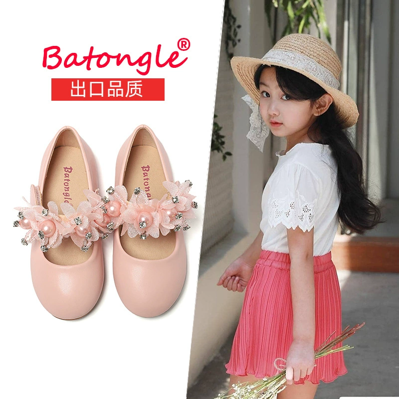 Детские туфли для девочек в стиле принцессы, весна-лето 2024, новинка в наличии, корейский стиль, белые, с круглым носком, с жемчугом и цветами, на мягкой подошве, кожаные туфли для маленьких девочек
