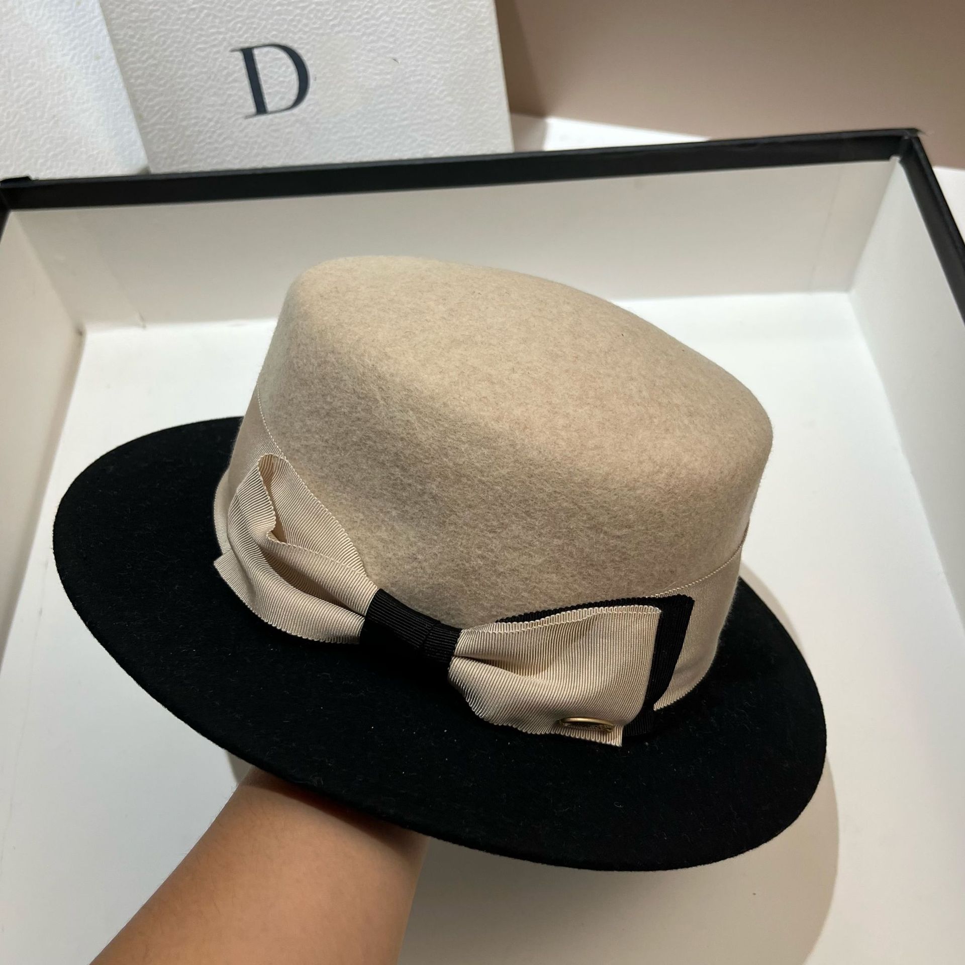 Chapeau haut de forme plat en pure laine de couleur contrastante avec nœud automne et hiver nouveau chapeau de célébrité Hepburn chapeau de jazz britannique_voghion.com
