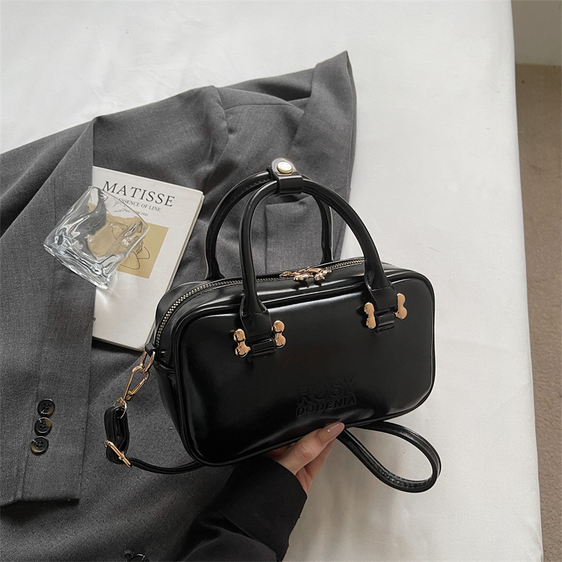 Bolsas de mano de moda populares para mujeres 2026 primavera nuevo estilo coreano sensación diaria bolsas de hombro para trabajar bolsas de viaje