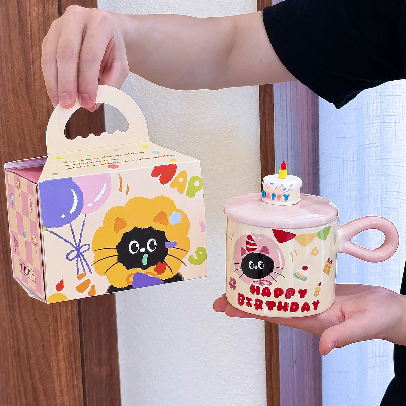かわいい猫の誕生日プレゼントのギフトボックス|undefined