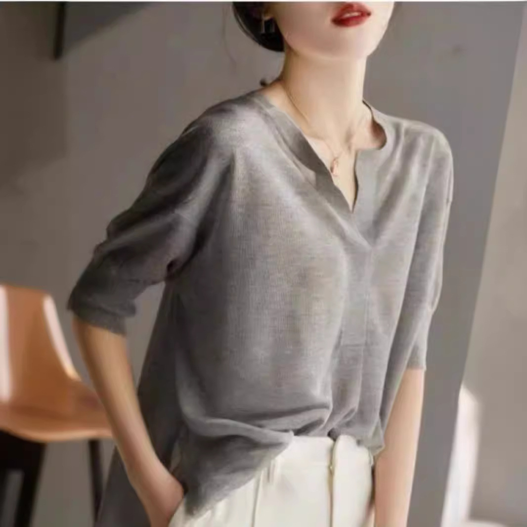 Áo thun nữ cổ V tay lỡ chất liệu lụa băng mát mẻ — Màu camel