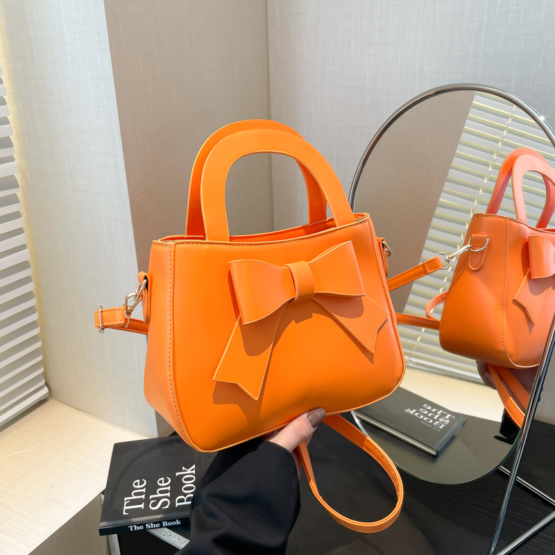 2025 primavera y verano nuevo color sólido bolso de hombro coreano bolso de mujer suave moda simple bolso de arco