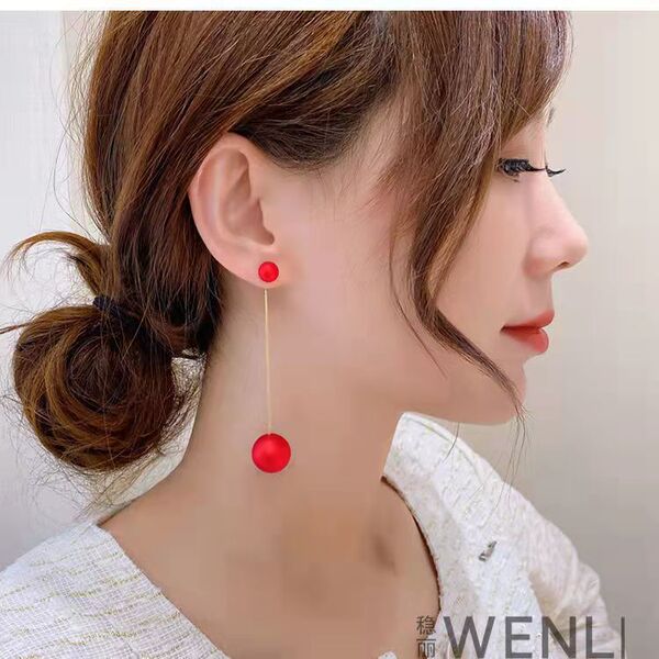 Elegant universal earrings with tassels from pearl