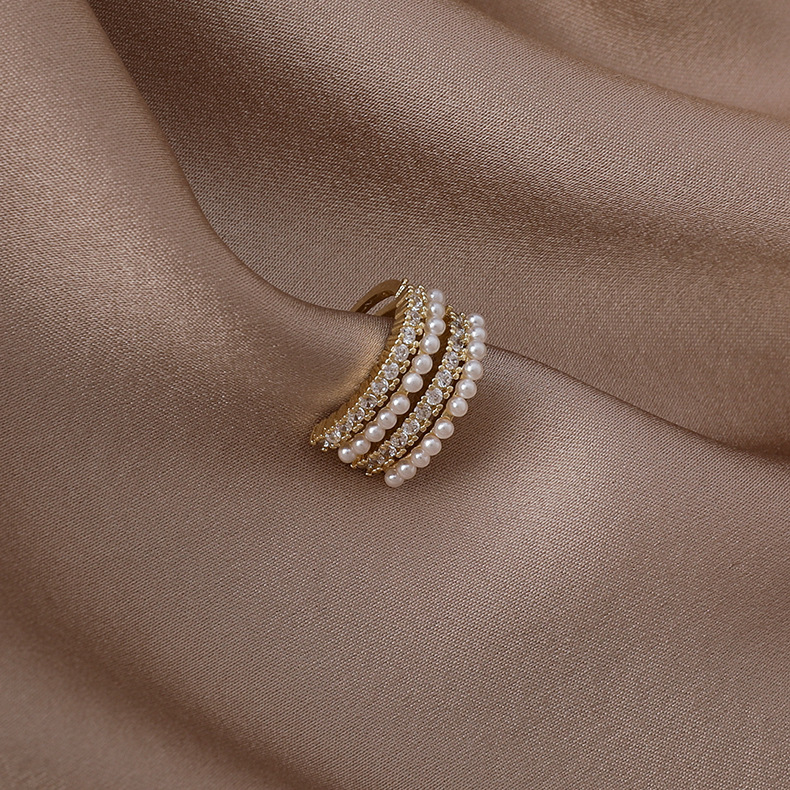 Korean multilayer pearl zircon copper ear bone clippicture8