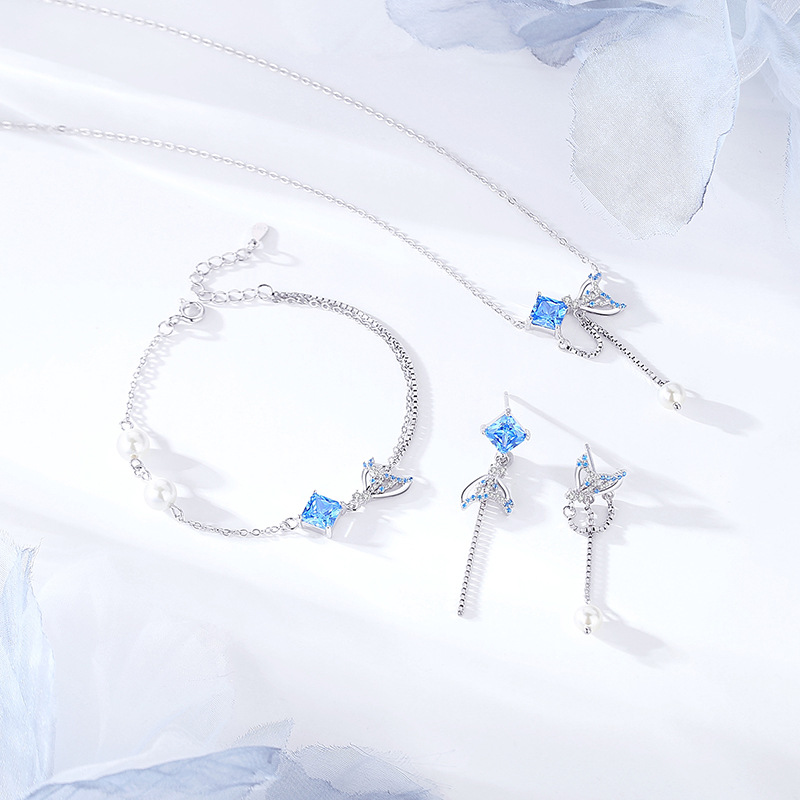 Genuine summer necklace from pearl