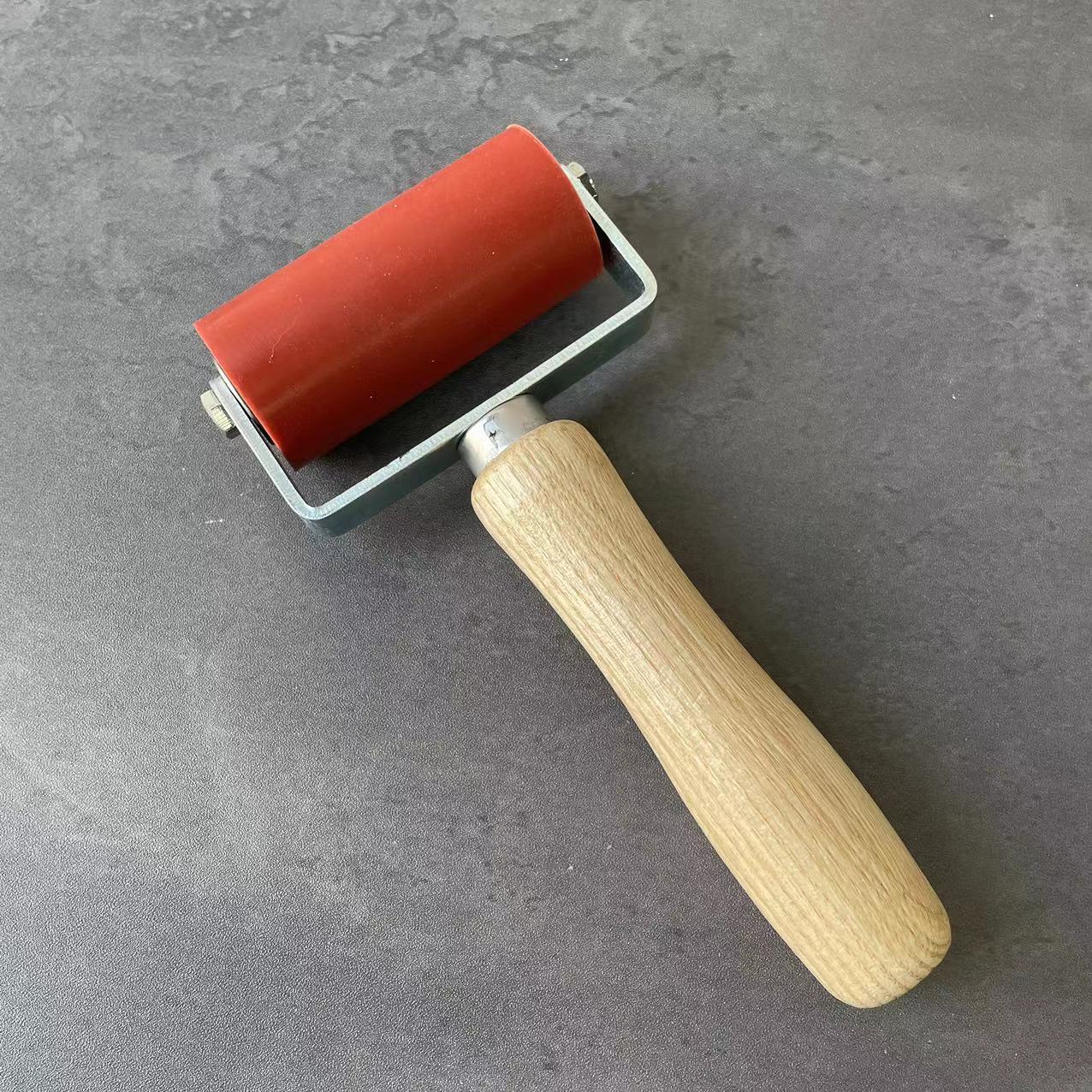 专业优质贴壁纸墙纸工具接缝压轮红色防水双支架榉木手柄