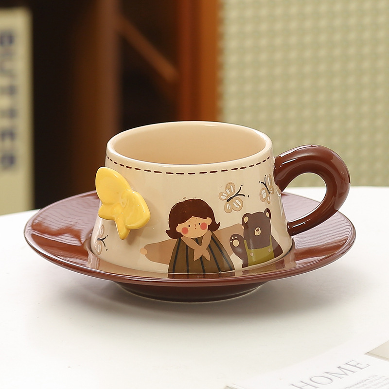 レトロ軽くて豪華な陶磁器のコーヒーカップのセットの高級感があります。|undefined