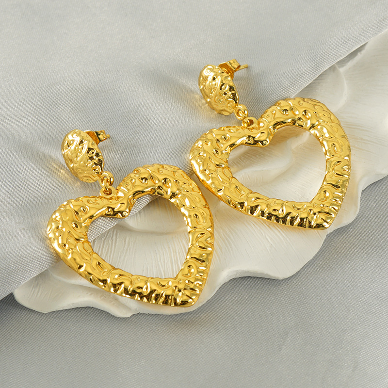 Estilo ins retro exageración atmósfera de alto nivel amor pendiente de lava patrón de martillo de acero inoxidable pendiente en forma de corazón mujer