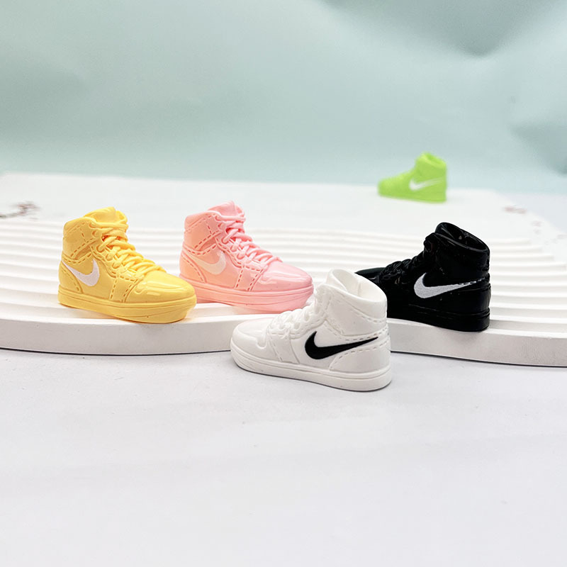 Creative Artificial Mini Hook Sports Trendy Shoes DIY Resin Keychain Jewelry Accessories Small Ornaments Pendant Wholesale Creative Artificial Mini Hook Sports Trendy Shoes DIY Resin Keychain Jewelry Accessories Small Ornaments Pendant Wholesale