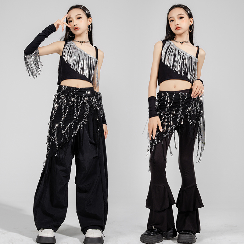 Niña mostrando el ombligo jazz jazz baile callejero traje de actuación modelo de grupo femenino pasarela práctica de moda traje de actuación de borla fresco