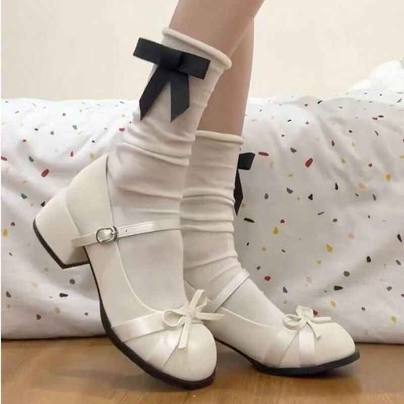 Chunky-heeled ankle boots with a sweet style, featuring a white bow, versatile Japanese-style design, and a slimming effect. Includes a pair of off-white insoles Chunky-heeled ankle boots with a sweet style, featuring a white bow, versatile Japanese-style design, and a slimming effect. Includes a pair of off-white insoles