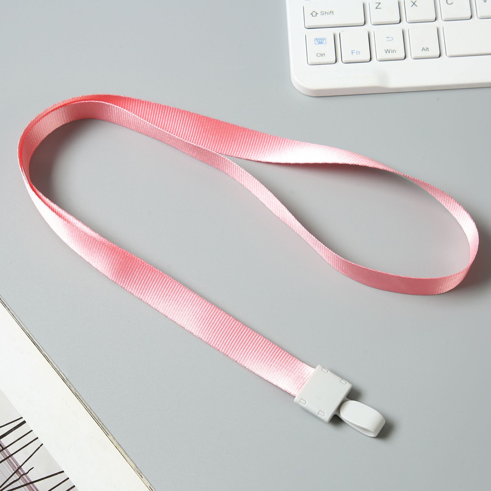 Juego de tarjetas de identificación cordón procesamiento al por mayor impresión l cuerda de tarjeta de estudiante exhibición gancho de plástico de oficina del campus cordón de protección ambiental