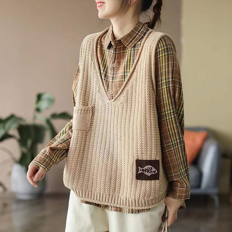 Retro Label Vest Knitted Vest for Women 2026 Spring New Style V Neck Loose Casual Pullover Knitted Vest Retro Label Vest Knitted Vest for Women 2026 Spring New Style V Neck Loose Casual Pullover Knitted Vest