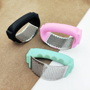Two-in-one Pine meat needle garlic press manual stainless steel quick garlic ginger kitchen ring garlic grinder