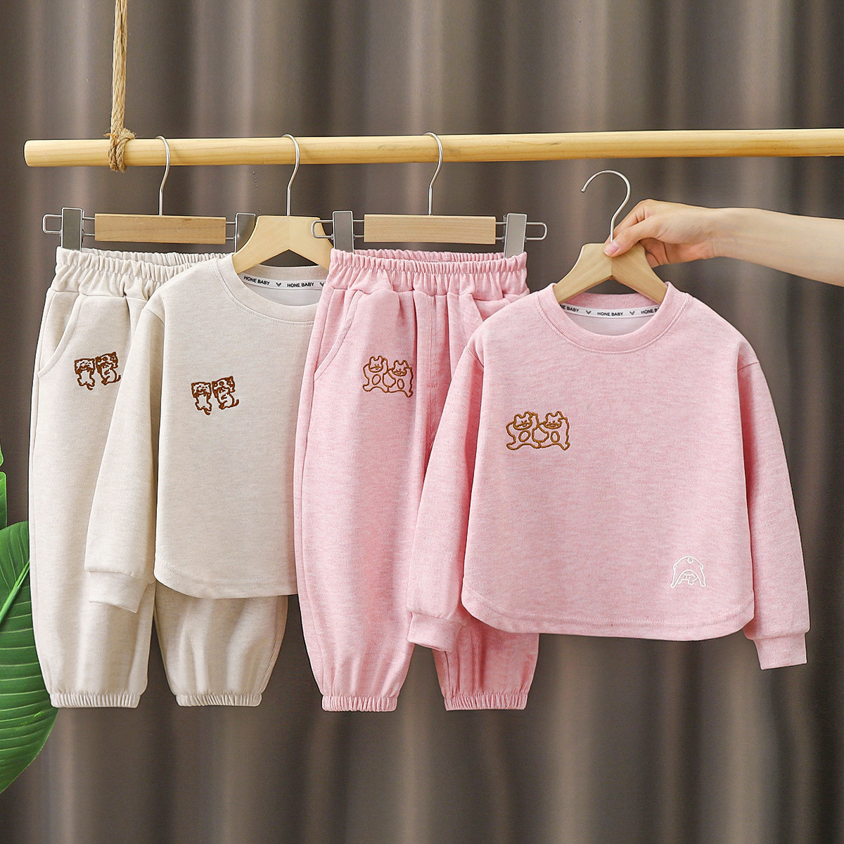 Trajes infantiles de otoño nuevas niñas vestidos de otoño en línea de deportes de ocio de dos piezas ropa infantil al por mayor