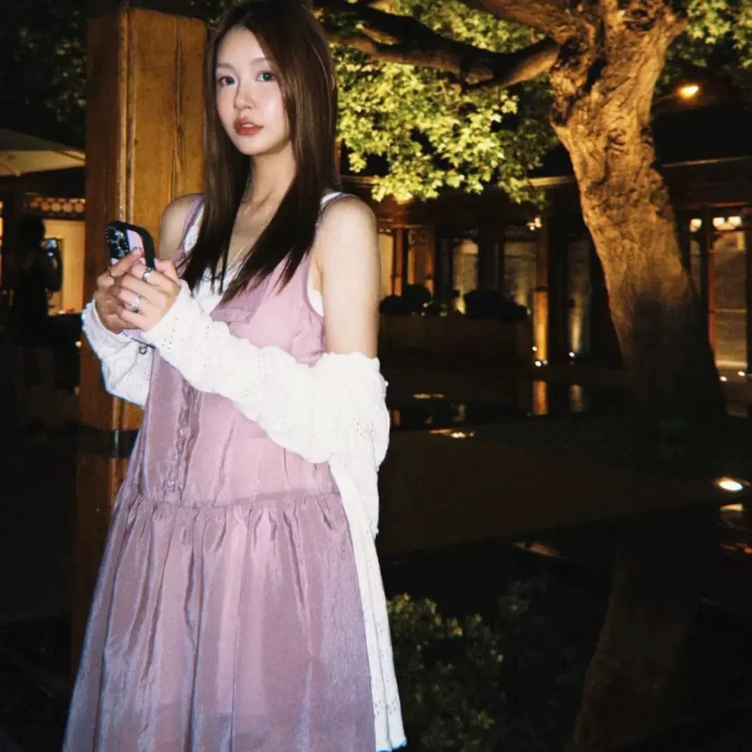 现货2026春季新韩国东大门张子萱同款方领中长款醋酸吊带裙连衣裙