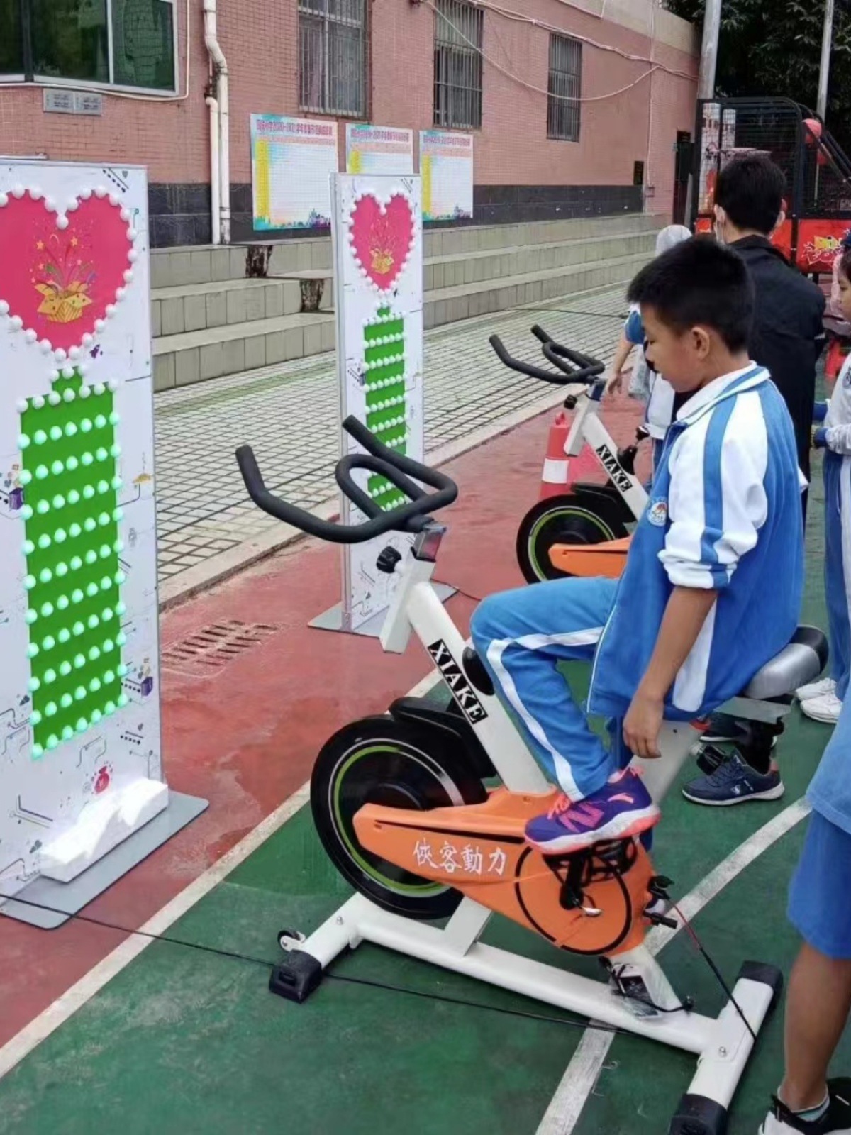 一体内置发电动感单车活动道具运动自行车人力骑行脚踩脚踏发电机