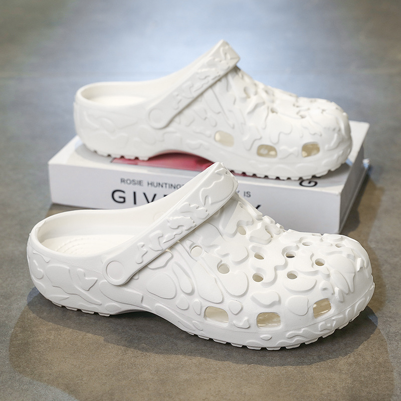 Zapatos con agujeros transfronterizos para hombres, nuevas zapatillas de primavera y verano, zapatillas perezosas con absorción de impactos de suela gruesa, sandalias Baotou a la deriva en la playa