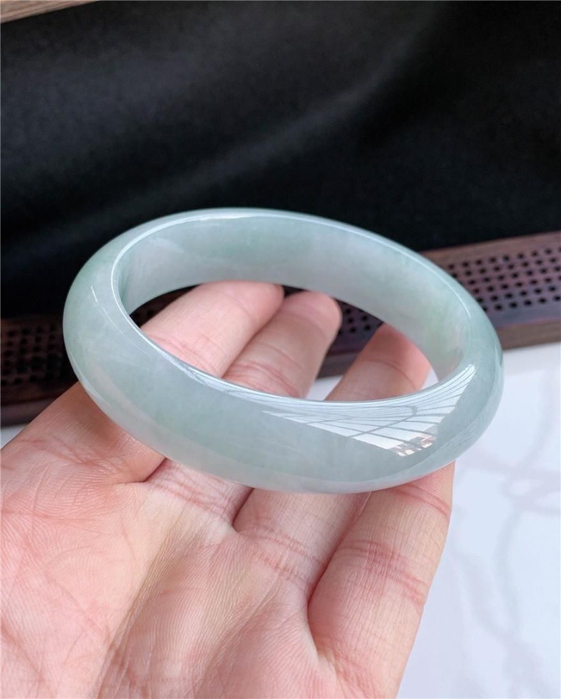 Vòng tay ngọc bích tự nhiên băng đơn sắc phiên bản rộng, dáng tròn mảnh, cao cấp chi tiết 11
