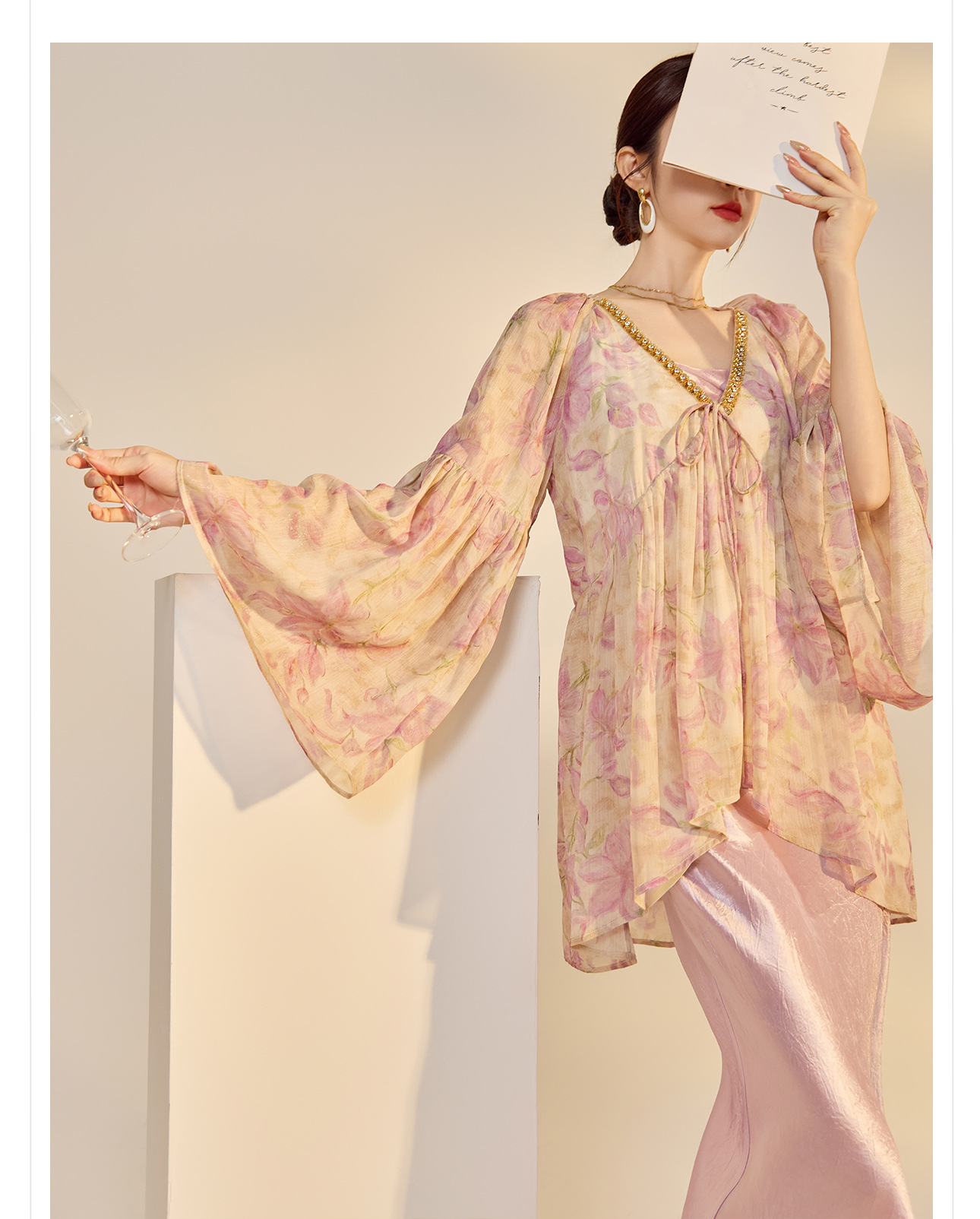Áo kiểu nữ cổ V tay lồng đèn chất liệu chiffon phong cách Trung Hoa đính đá — màu tím nhạt chi tiết 8
