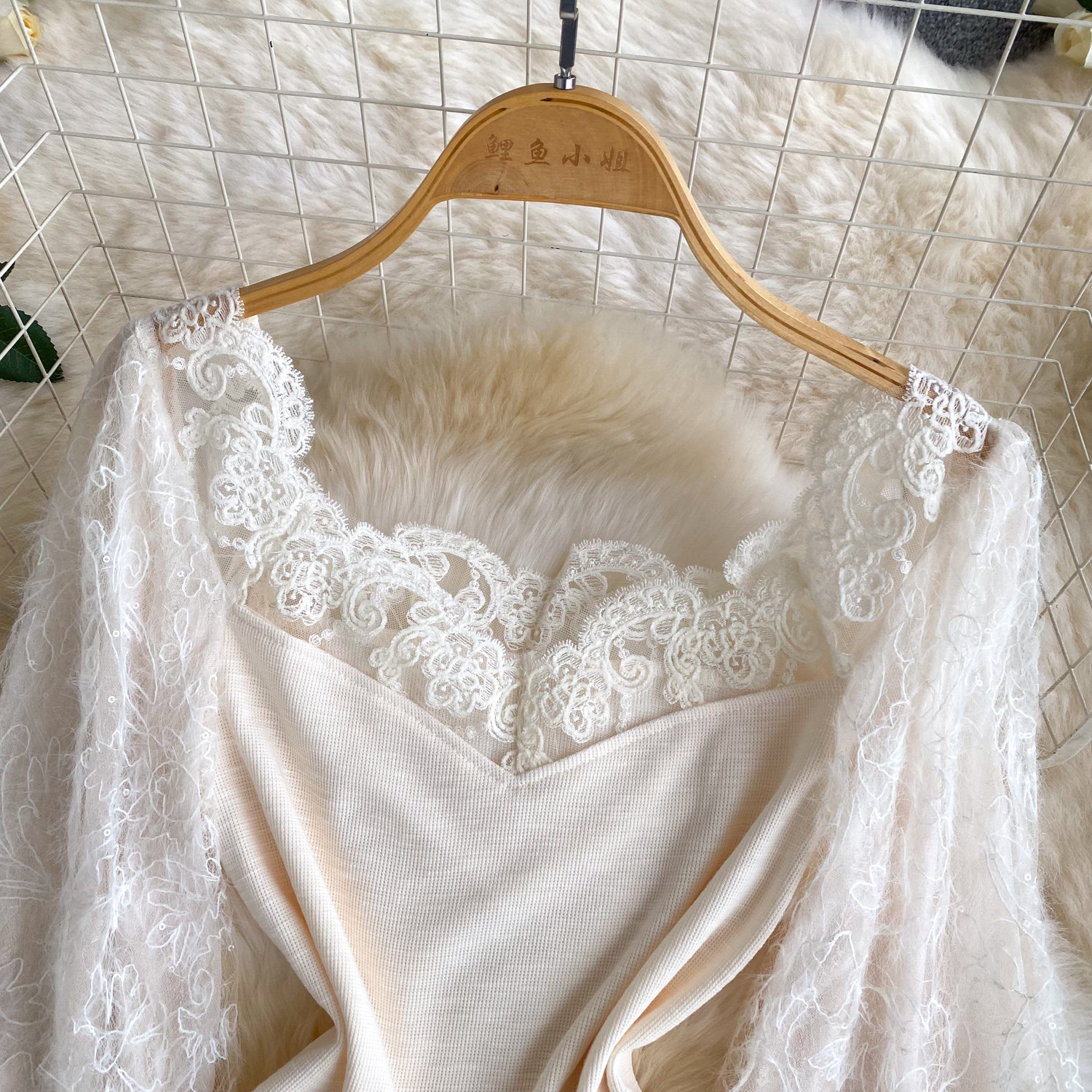 Elegante Langarm Strickjacke Mit Spitzenbesatz Und Karreeausschnitt_voghion.com