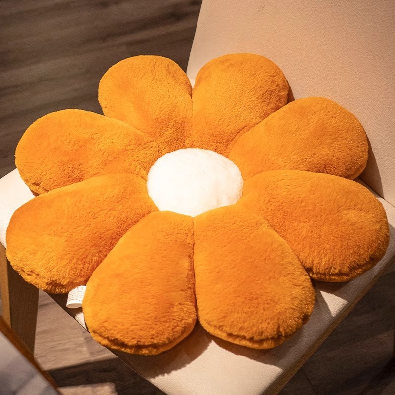 ネットの赤い花びらは枕の花のベッドの上で枕の客間のソファーのクッションを抱いて窓を飾って太陽の花insを飾ります。|undefined