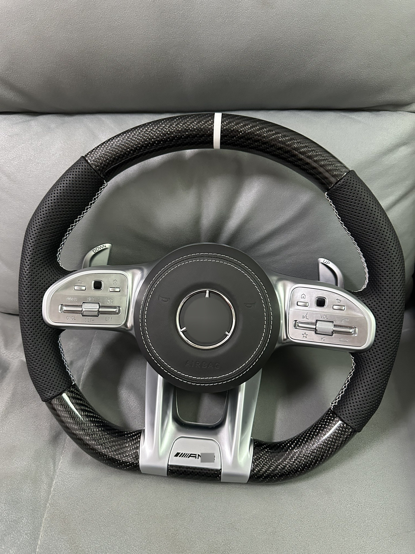 Suitable for Mercedes-Benz steering wheels of A-Class, C-Class, E-Class, ML old models, upgraded to new models, modified AMG carbon fiber steering wheel