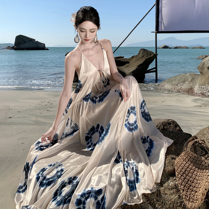 Summer New Style Printed Sexy Backless Resort-Style Long Dress in Picture Color Summer New Style Printed Sexy Backless Resort-Style Long Dress in Picture Color