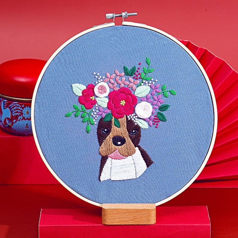 Cachorro de dibujos animados pintura colgante paquete de material de bricolaje bordado a mano flores y plantas de estilo europeo animales pintura pequeña en inglés pintura simple Lu bordado pintura