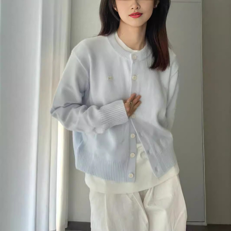 Short light blue Knitted Sweater Cardigan Early Autumn 2024 New Women's Top Women's Sweater Coat Women