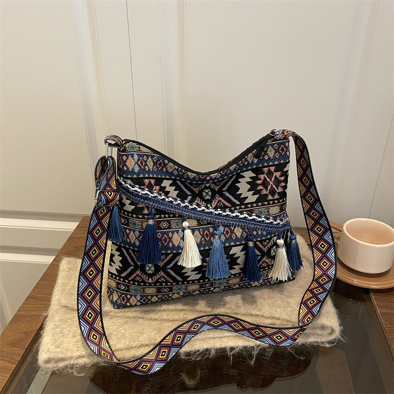 Ethnic Style Bags for Women 2025 High-Looking Autumn and Winter New Style Elegant Tassel Retro Women's Bag Printed Simple Shoulder Bag Ethnic Style Bags for Women 2025 High-Looking Autumn and Winter New Style Elegant Tassel Retro Women's Bag Printed Simple Shoulder Bag