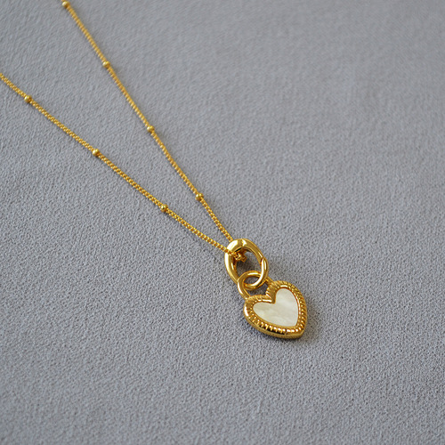 Japanese and Korean fashion, niche design, influencer, minimalist, exquisite, retro, black and white, double-sided heart pendant, beaded chain necklace for women