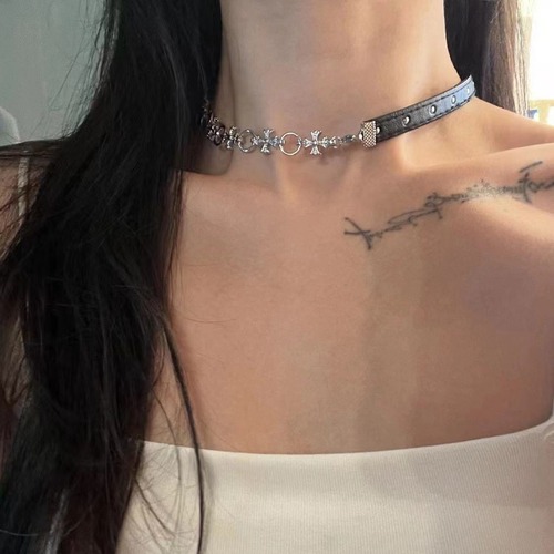 Cool Wind Asymmetric Cross Stitch PU Leather Necklace Short Choker Lock Chain Sweet Cool Style Accessory 2024